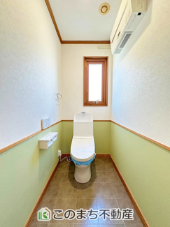 【トイレ】 | 宇都宮市城南2丁目　中古戸建 | 小窓から換気ができて清潔なトイレスペース☆ウォシュレット搭載です！
