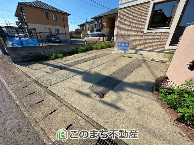 宇都宮市城南2丁目　中古戸建の駐車場|お車並列２台分ご用意しております♪
