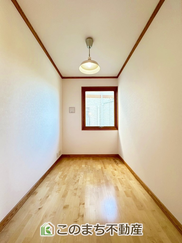宇都宮市城南2丁目　中古戸建の収納|約３帖のサービスルーム。
収納はもちろん、リモートワークスペースとしてもお使いいただけます☆
