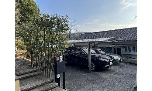 霧島市霧島田口字戸崎戸建てのその他|2台可能の屋根付き駐車場です。