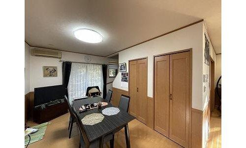 霧島市霧島田口字戸崎戸建ての居間・リビング|L字型のリビングダイニングです。