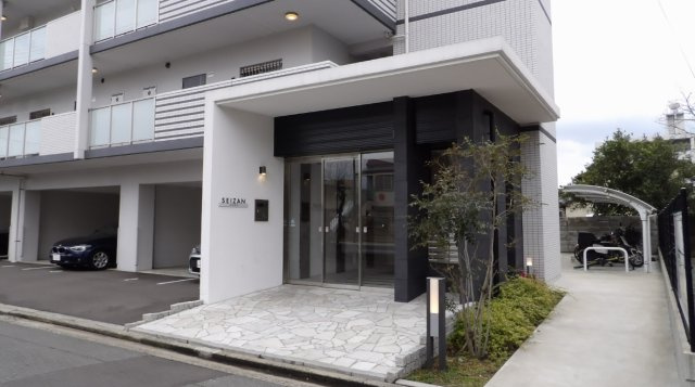 SEIZAN箱崎駅前のエントランス