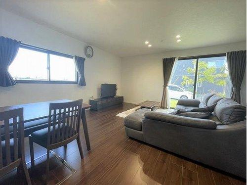 上林町　戸建の居間・リビング