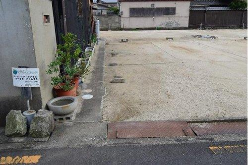 善通寺町七丁目　土地のその他|敷地北側から南方向に撮影しています。写真に見える建物が貸地上にある建物です。