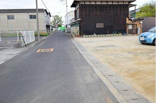 善通寺町七丁目　土地の前面道路含む現地写真|前面道路を西側から東方向に撮影しています