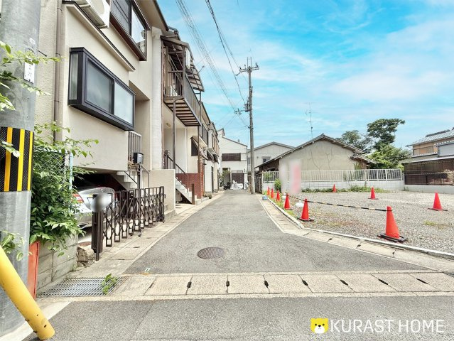 京都市西京区川島玉頭町　新築戸建の前面道路含む現地写真