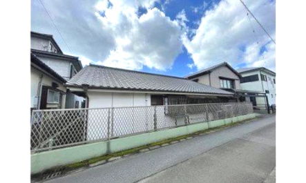 霧島市国分広瀬2丁目戸建ての前面道路含む現地写真|北側道路からの様子です。