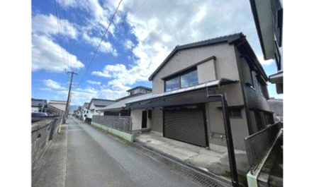 霧島市国分広瀬2丁目戸建ての前面道路含む現地写真|北側道路からの様子です。