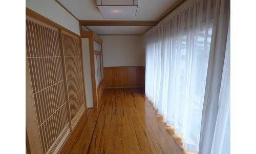 霧島市国分広瀬2丁目戸建ての内装|縁側もゆったりしています。