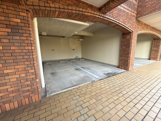 グランドメゾン姫路の駐車場