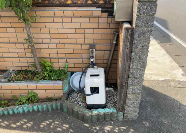 【設備】 | 敷地内に散水栓や立水栓があると便利です。水道水を直接利用できるため、水を運ぶ手間を省くことが出来ます。大量の水を必要とする洗車作業や清掃などに役立ちます。その他設備とあわせて、現地でご確認ください。
