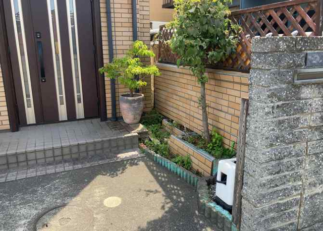 【庭】 | 庭のある家に住むことのメリットとして、子どもたちの遊び場を確保できること、ガーデニングや家庭菜園を楽しめること、明るさを確保できることがあります。また、配置を工夫することでプライバシーが確保できます。