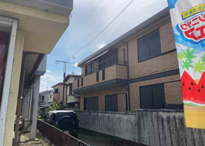 【バルコニー】 | バルコニーは、建物内から室外へ楽に出入りできる便利なスペースです。また、バルコニーには手すりを付けることが義務付けられており、手すりの高さは110cm以上で施工することが建築基準法で定められています。