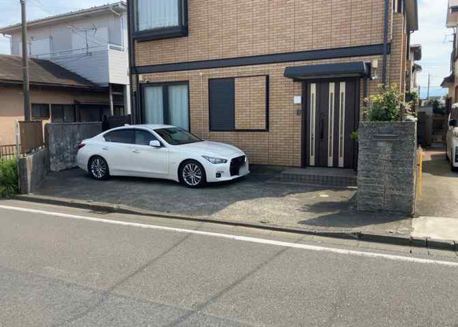 【駐車場】 | 駐車場と明記されていても、最小スペースでつくられた駐車場だと大型車は駐車できなかったり、出入りしにくくなったりする可能性があります。お車のサイズと購入したい物件の駐車場のサイズを現地で確認しましょう。