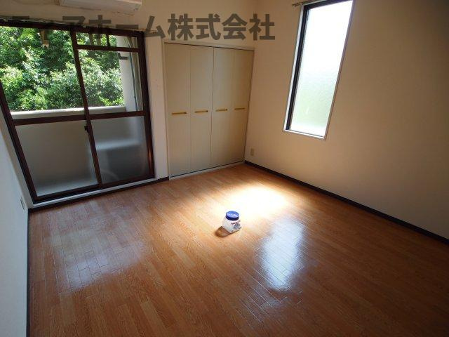 グレイス神宮西口の洋室|明るい洋室です