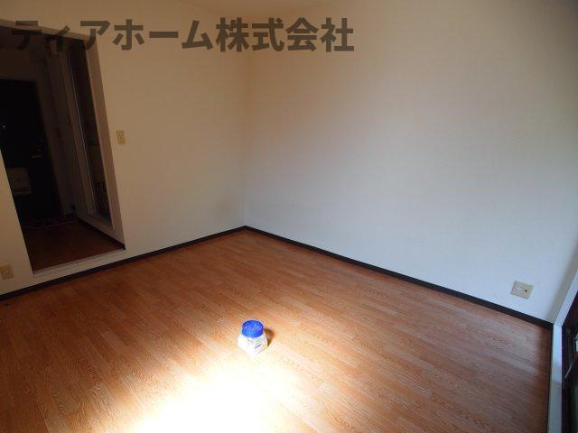 グレイス神宮西口の洋室|落ち着いた色調の洋室です