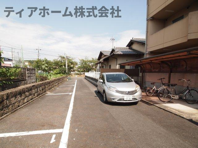 グレイス神宮西口の駐車場