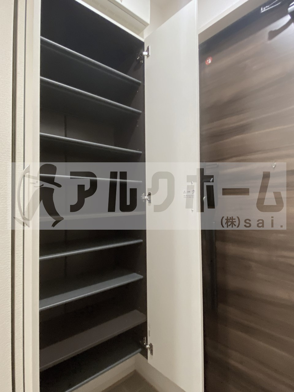 ドエルエミネンス輝の玄関