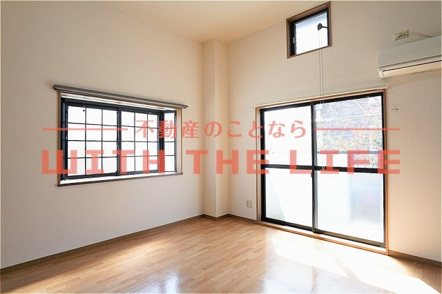 グランベール櫛原【キャッシュバック対象物件】の居間・リビング|こちらのリビングで趣味の時間をお楽しみください