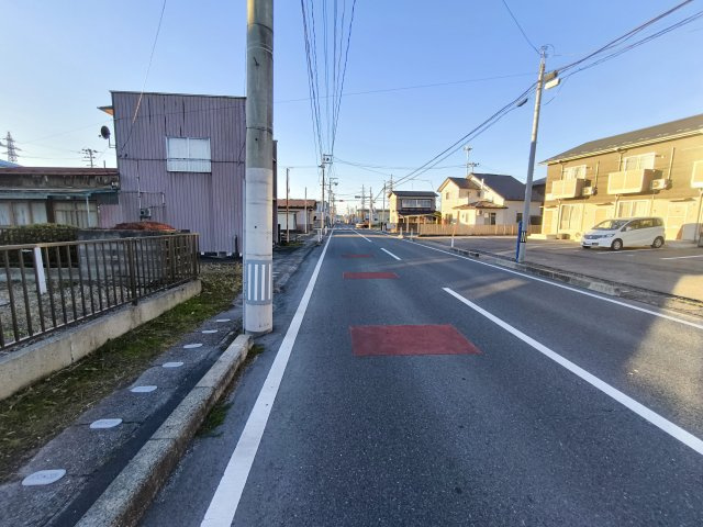 【前面道路含む現地写真】