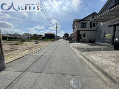 【前面道路含む現地写真】 | 加古川市尾上町池田　一戸建て | 前面道路幅員5.3ｍあり駐車がしやすい♪