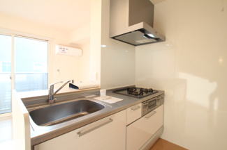 【キッチン】 | リェスソーンチェB | ３口ガスコンログリル付き