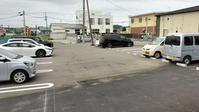ペット可　グリーン・ナミエⅡの駐車場|車をお持ちの方に嬉しい駐車場付きの物件です