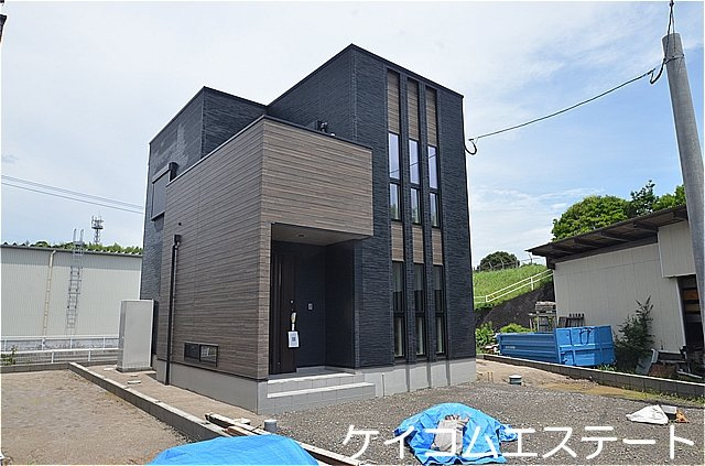 新築住宅　タマタウン岡垣高倉の駐車場|外構は工事中（7/19）駐車スペースは2台