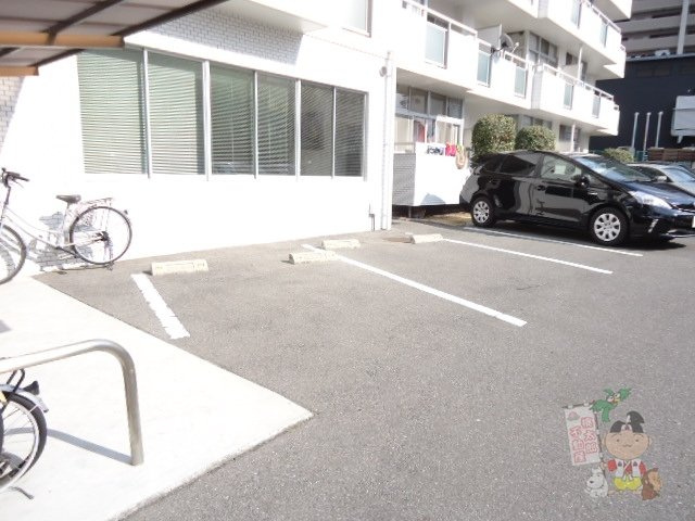 シャトレーしょうこうの駐車場