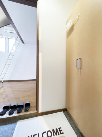 ハイツ夷山の玄関