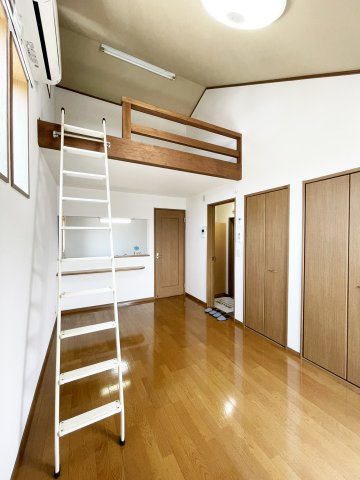 ハイツ夷山の居間・リビング