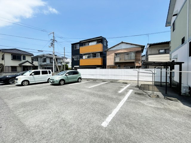 ハイツ夷山の駐車場