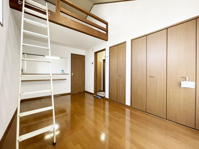 ハイツ夷山の居間・リビング