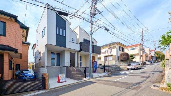 横浜市港南区日野８丁目の新築一戸建の前面道路含む現地写真|現在建築中ですが、住環境を現地にてご確認下さい！
周辺環境も合わせてご案内させて頂きます！