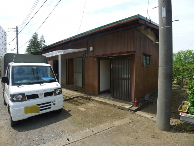 【外観】 | 倉見脇貸家 | 昔ながらの引き戸の玄関