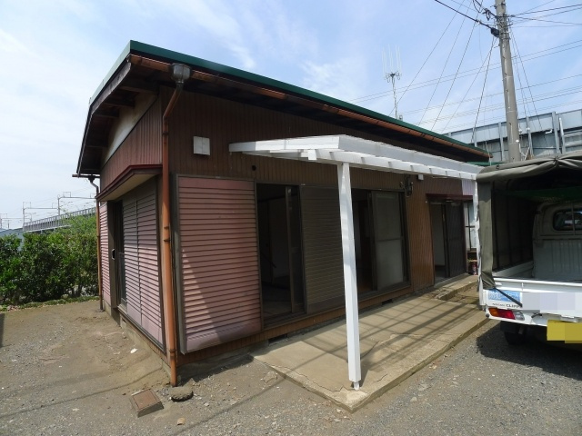 【外観】 | 倉見脇貸家 | 昔ながらの引き戸の玄関