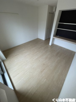 【居間・リビング】 | メイビオーラⅢ | 反転タイプのお部屋の写真です（現況を優先致します）