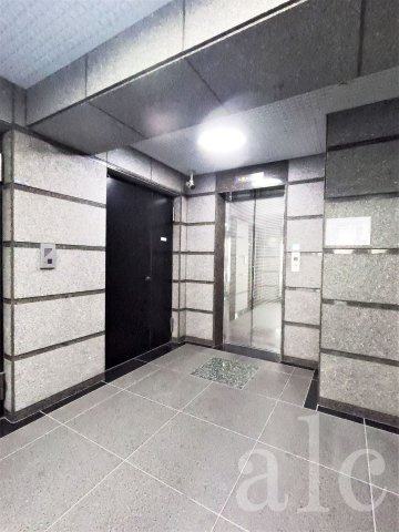 パークアヴェニュー新宿西のロビー|毎日通るロビーはこのようになっています