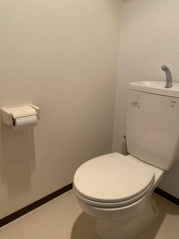 QM壱番館のトイレ|お料理しやすいキッチンです