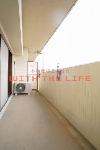 QM壱番館のバルコニー|開放的で明るい空間を演出してくれるバルコニーです