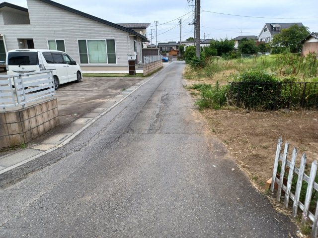 東松山市石橋  土地112坪の前面道路含む現地写真|西側約3.5ｍ公道に接する