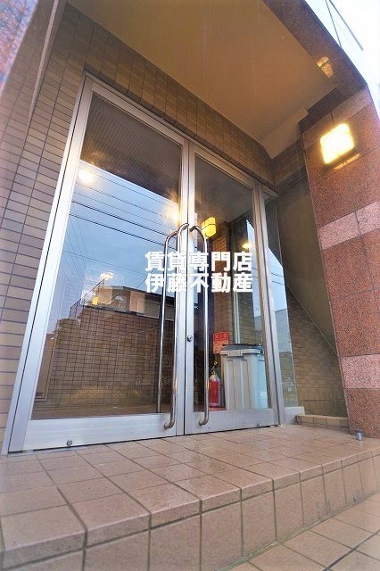 レージュ名西のエントランス