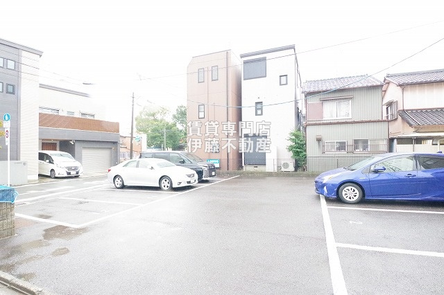 レージュ名西の駐車場