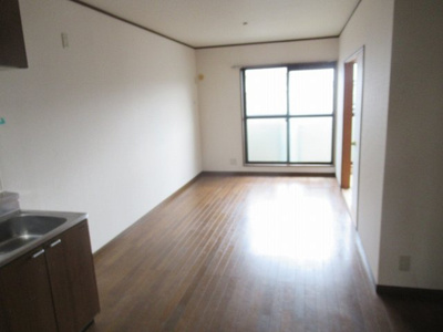 【居間・リビング】 | ステーブル八番（鴻池新田賃貸） | こちらのリビングで趣味の時間をお楽しみください