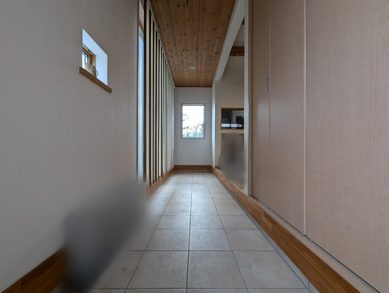 土佐市高岡町乙　中古住宅の玄関
