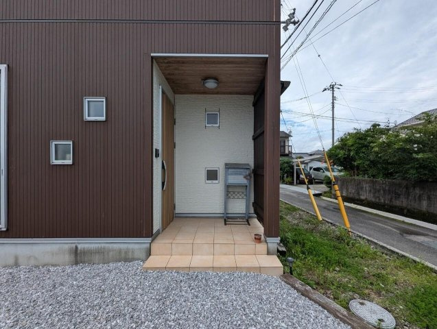 土佐市高岡町乙　中古住宅の玄関