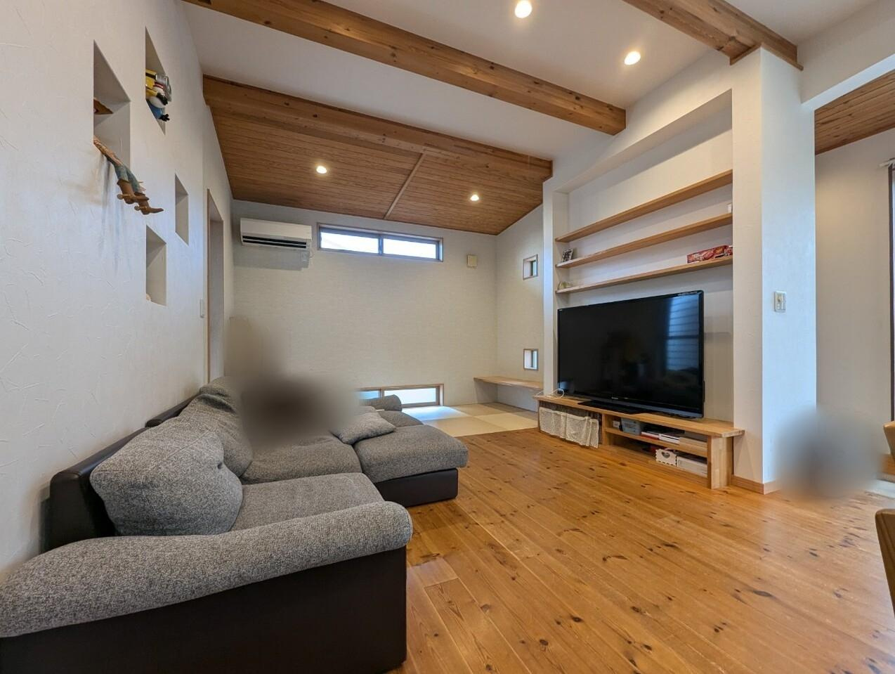 土佐市高岡町乙　中古住宅の居間・リビング