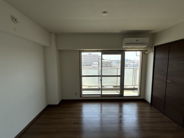 ファーストイン夢前川駅前の洋室