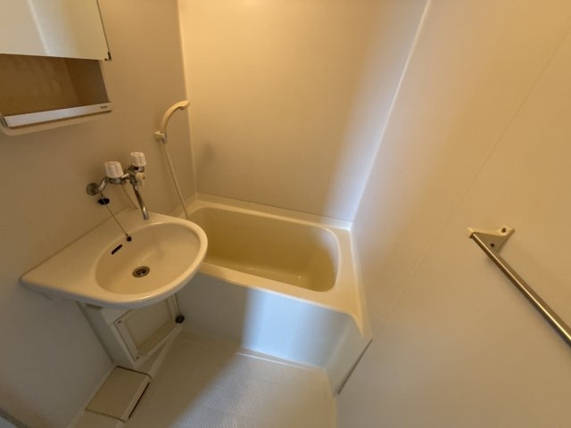 ファーストイン夢前川駅前の浴室