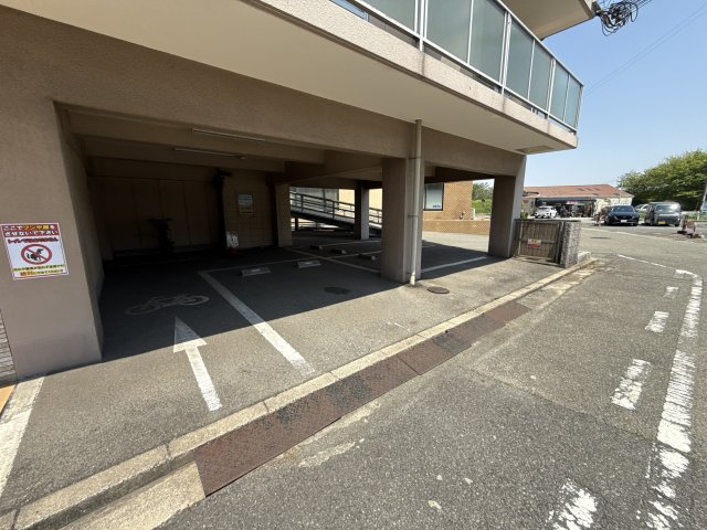 ファーストイン夢前川駅前の駐車場